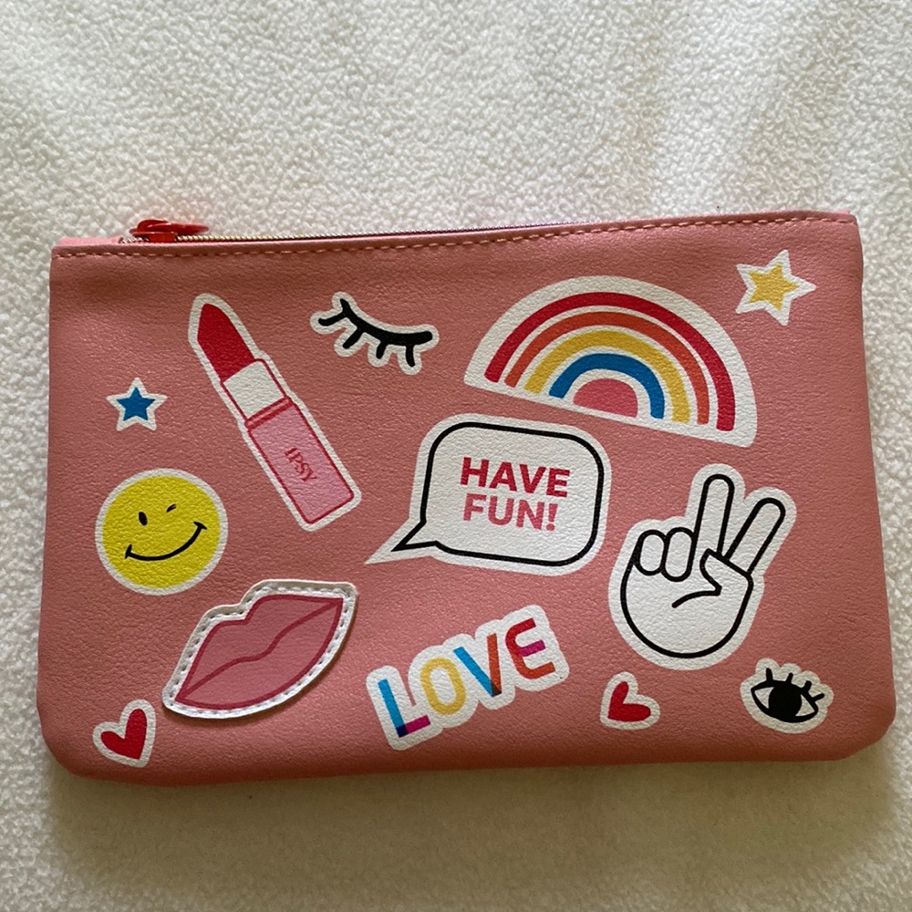 NWOT Ipsy makeup pouch w/ cute rainbow zipper, vinyl for easy care!